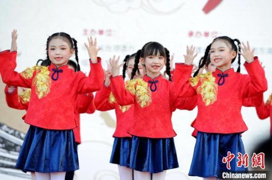 閩臺童謠合唱《漳臺對猜》?！埥鸫?攝