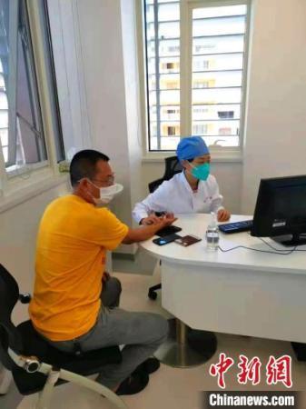 中國援柬醫(yī)療專家張艷虹:擦亮中醫(yī)藥“國際名片”