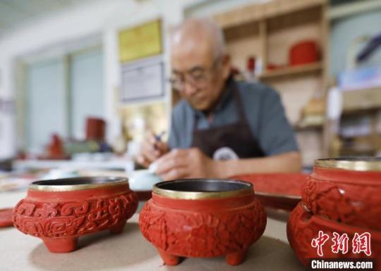 河北雕漆技藝傳承人：用時光雕刻“慢藝術(shù)”