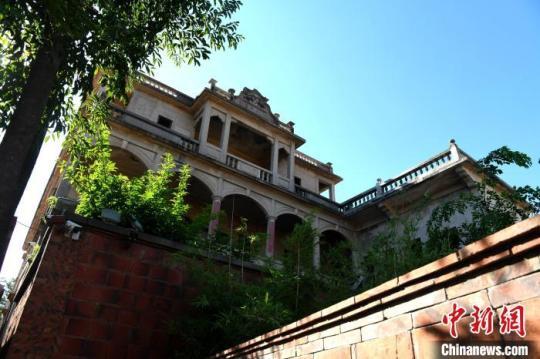 梧林中西合璧的古民居?！⊥鯑|明 攝