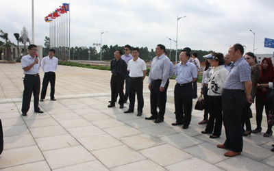 考察團考察廣東奮勇東盟產(chǎn)業(yè)園