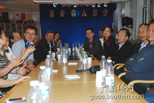 訪問團(tuán)與丹麥主要華僑華人社團(tuán)代表座談