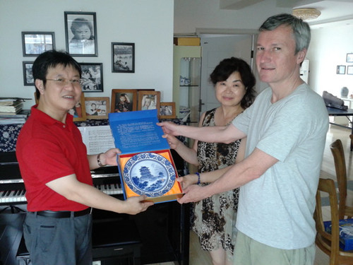 會(huì)見(jiàn)孟海鷗女士