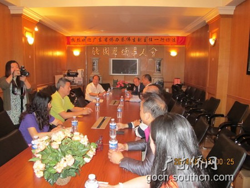 與華僑華人社團(tuán)座談