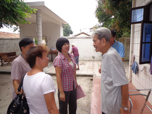 與老歸僑鐘南暢談