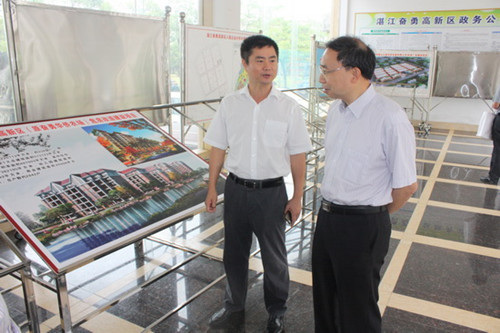 林琳副主任聽取奮勇高新區(qū)匯報歸難僑安居公寓規(guī)劃建設(shè)情況