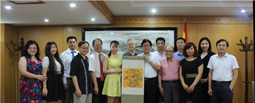 王華主任與助威團一行合影