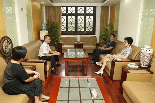 市僑辦領(lǐng)導(dǎo)會見新加坡華僑洪文淵董事長