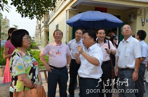 中國(guó)僑網(wǎng)視察團(tuán)一行考察潼湖華僑農(nóng)場(chǎng)危房改造項(xiàng)目獎(jiǎng)僑安花園