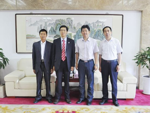 中國(guó)僑網(wǎng)圖為吳向明會(huì)見汪先恩一行