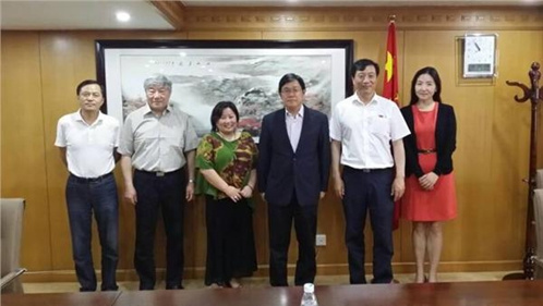 中國僑網(wǎng)王華與澳大利亞南京總商會副會長王寧合影