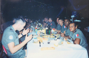 中國(guó)僑網(wǎng)厲毅偉的法國(guó)外籍兵團(tuán)戰(zhàn)友。(《青田僑報(bào)》)