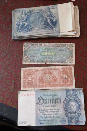 中國(guó)僑網(wǎng)周炳仁當(dāng)年帶回的德國(guó)馬克