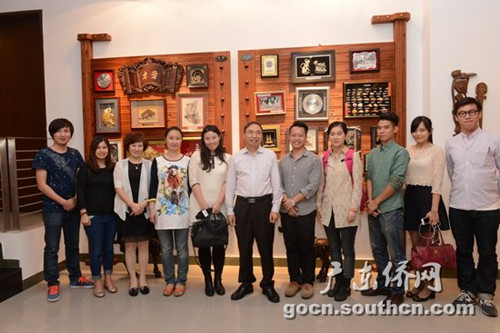 中國僑網(wǎng)省僑辦林琳副主任與“央媒團”嘉賓在省僑辦合影留念