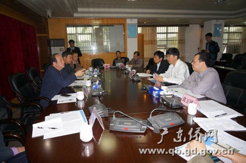 中國僑網(wǎng)聽取華僑農(nóng)場工作匯報