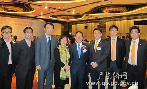 中國僑網(wǎng)黎靜副主任(左4)與港臺會第六屆主席李文俊(右4)等合影