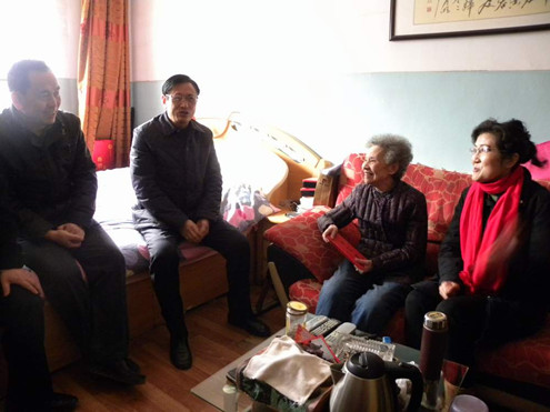 中國僑網(wǎng)甘肅省僑聯(lián)秘書長蘆小燕一行慰問僑眷郭潤梅