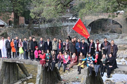 中國(guó)僑網(wǎng)圖為溫州市僑界“甌越文化之旅”走進(jìn)僑鄉(xiāng)澤雅