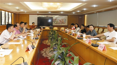 中國(guó)僑網(wǎng)廣東省政協(xié)外僑委調(diào)研組來(lái)深調(diào)研。(李恩 攝)