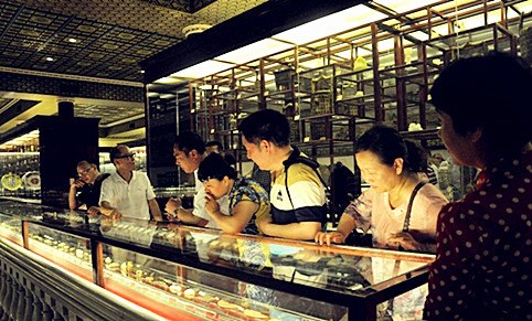 中國(guó)僑網(wǎng)秦皇島僑辦一行參觀僑捐項(xiàng)目——寶墨園趙泰來(lái)藝術(shù)宮。