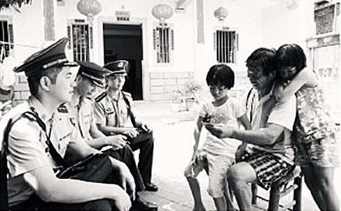 江口邊防派出所官兵走訪僑胞僑眷。(孫衛(wèi)鋒