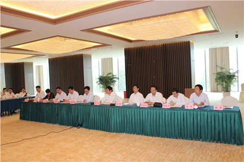 王華主任、孫彬副主任與麒麟科技園領(lǐng)導(dǎo)交流