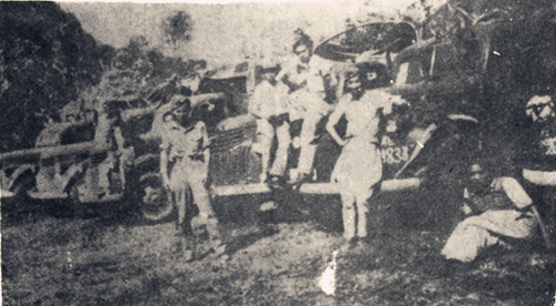 1939年,南僑機工車隊在滇緬公路上。