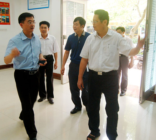 崔劍副市長(zhǎng)與市外事僑務(wù)局領(lǐng)導(dǎo)及相關(guān)科室負(fù)責(zé)人進(jìn)行座談交流