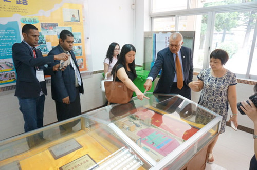 參觀嵐田學(xué)校