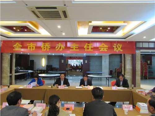 徐州市僑辦主任李明在會(huì)上作指示