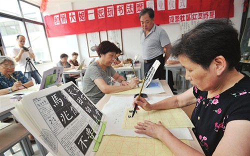 僑眷們完成了8個課時的學(xué)習,順利結(jié)業(yè)。