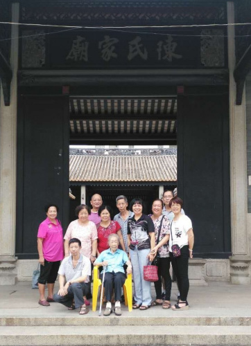 中國僑網(wǎng)江門旅美鄉(xiāng)親陳仰慈女士回鄉(xiāng)祭祖