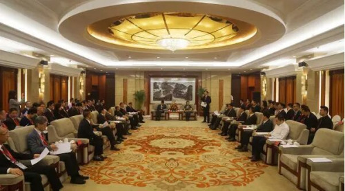 福建省省委常委、統(tǒng)戰(zhàn)部長雷春美會見香港泉州市同鄉(xiāng)總會考察團(tuán)一行