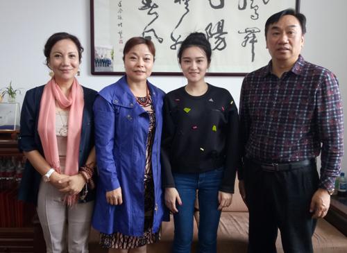 無錫籍旅法藝術(shù)家金湉(右二)拜訪無錫市僑辦