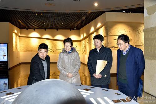 中國僑網(wǎng)蘆小燕副主席在天水伏羲廟調(diào)研。