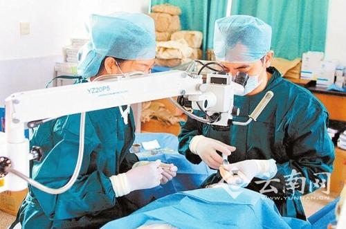 中國(guó)僑網(wǎng)白內(nèi)障手術(shù)送光明 資料圖