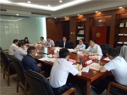 中國僑網(wǎng)圖為《江蘇省志﹒僑務(wù)志》(1978-2008年)終審會現(xiàn)場。