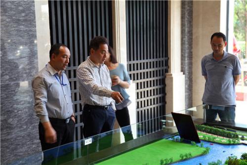 中國僑網(wǎng)參觀德厚房產(chǎn)。(常州僑網(wǎng)供圖)