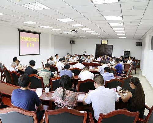 中國(guó)僑網(wǎng)座談會(huì)現(xiàn)場(chǎng)。