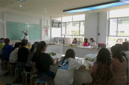 中國僑網太原市歸僑僑眷參加烘焙培訓