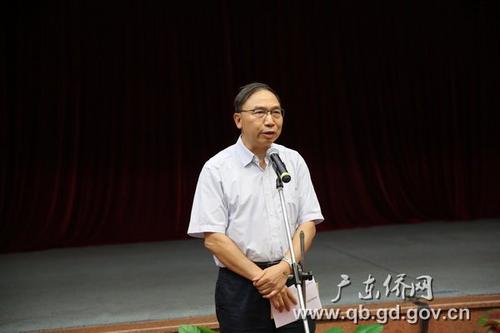 中國僑網(wǎng)廣東省僑辦黨組副書記、巡視員林琳主持捐款儀式