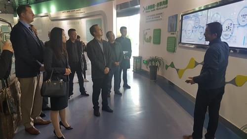 中國(guó)僑網(wǎng)廣安市外事僑務(wù)辦負(fù)責(zé)同志陪同葉陽依迪一行參觀