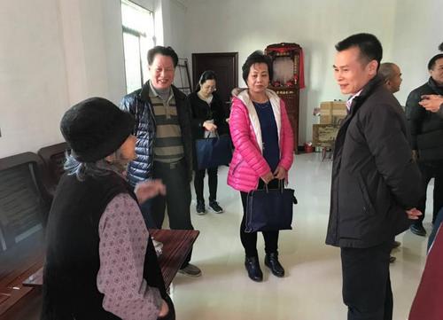 中國(guó)僑網(wǎng)慰問南僑機(jī)工遺孀