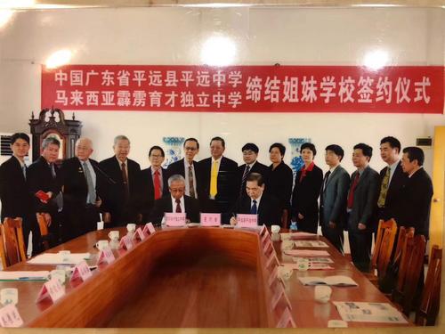 中國僑網簽約儀式現(xiàn)場。