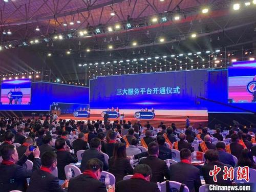 中國(guó)僑網(wǎng)資料圖:平臺(tái)開(kāi)通現(xiàn)場(chǎng)。(張斌 攝)