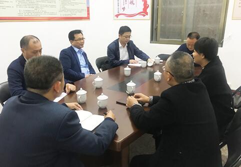 中國僑網(wǎng)驗收組聽取工作匯報(圖片來源:福建省僑聯(lián)網(wǎng)站)