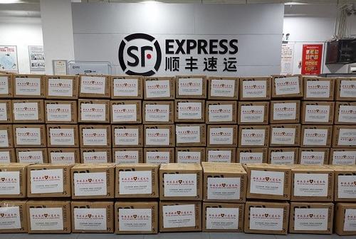 中國僑網(wǎng)湖南省僑辦、省僑聯(lián)受省委、省政府委托向湘籍海外僑團(tuán)捐贈(zèng)抗疫物資(圖片來源:湖南省僑聯(lián)網(wǎng)站)