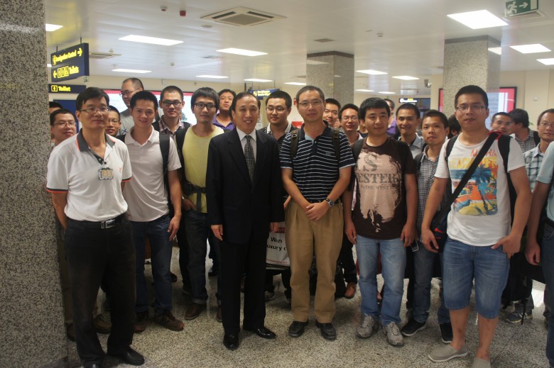 臨時代辦蘭崇信機場迎接中國撤離人員