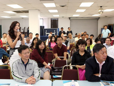 中國(guó)僑網(wǎng)現(xiàn)場(chǎng)聽眾與主講人互動(dòng)