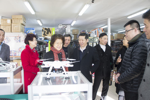 馬大使對華商經營升級換代產品很感興趣